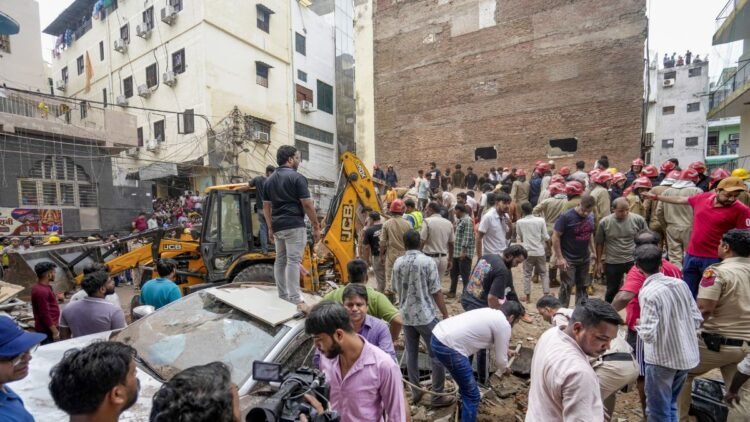 दिल्ली में कितने मंजिल का घर बना सकते हैं, जानिए ऊंचाई को लेकर क्या हैं नियम-कानून