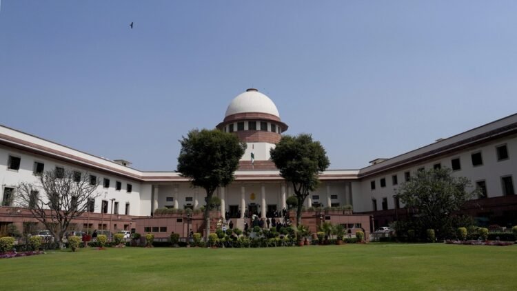 सुप्रीम कोर्ट ने कहा- “पटाखों पर पूरी तरह बैन नहीं लेकिन 24 घंटे पटाखे जलाने की इजाजत भी नहीं”