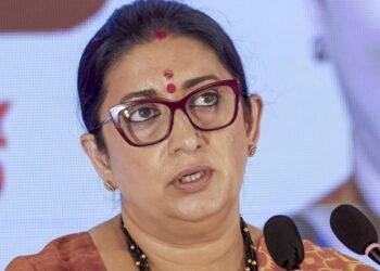 केरल, पंजाब और हिमाचल में कांग्रेस ने चुनाव आयोग को क्लीन चिट दे दी? स्मृति ईरानी का कांग्रेस पर अटैक