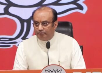 ‘राहुल गांधी में समझ और ज्ञान की कमी, असलियत को समझ नहीं पाते’, ज्ञानेश कुमार-SIR के मुद्दे पर BJP का पलटवार