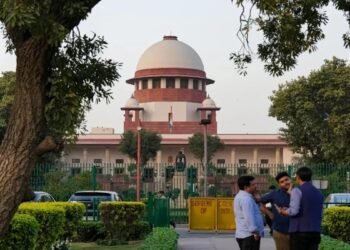 वंदे मातरम् के 6 अंतरे अनिवार्य करने के मामले पर सुप्रीम कोर्ट में सुनवाई, केंद्र से 2 हफ्ते में जवाब तलब