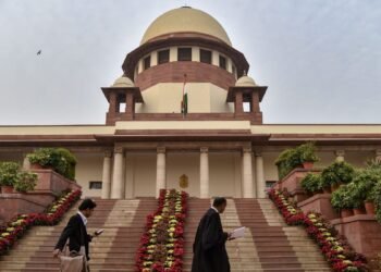 SC पहुंचा चुनाव आयोग का मामला, 2 चुनाव आयुक्तों की कथित सहमति के बिना लिए गए SIR के फैसले पर दायर हुई याचिका