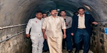 तमिलनाडु के मंदिरों में अब स्मार्टफ़ोन लेकर जाने पर पाबंदी, विजय सरकार ने जारी किया आदेश
