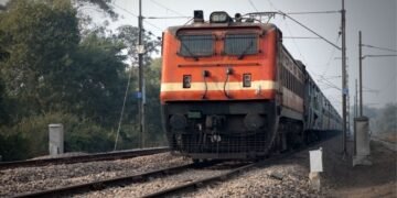 रेलवे ने 4 एक्सप्रेस ट्रेनों की टाइमिंग बदली, 9 और ट्रेनों का समय जल्द बदलेगा; देखें पूरी लिस्ट