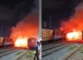 रात के अंधेरे में KSR स्टेशन पर खड़ी ट्रेन की बोगी बनी आग का गोला, धू-धूकर जलती रही; VIDEO आया सामने