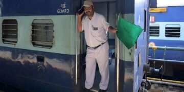 रेलवे कर्मचारियों की बल्ले-बल्ले, सरकार ने दिया पेंशन का नया ऑप्शन; जानिए क्या-क्या मिलेंगे फायदे?