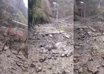 केदारनाथ पैदल मार्ग पर बादल फटने से हुआ भूस्खलन, आवाजाही बंद; बोल्डर हटाने का काम जारी