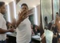 खाने में बाल मिलने पर विवाद, पर्यटकों और होटल कर्मचारियों के बीच मारपीट, VIDEO आया सामने