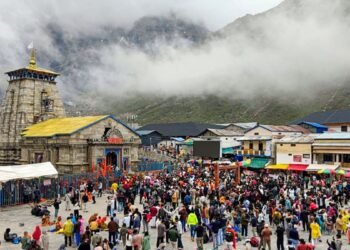 उत्तराखंड में अगले दो दिन के लिए चार धाम यात्रा स्थगित, कई जिलों में भारी बारिश का रेड अलर्ट