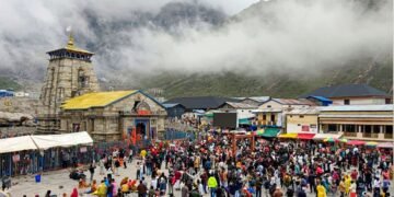 उत्तराखंड में अगले दो दिन के लिए चार धाम यात्रा स्थगित, कई जिलों में भारी बारिश का रेड अलर्ट