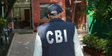 इनकम टैक्स कमिश्नर और CISF DIG दंपति पर CBI का शिकंजा, आय से अधिक संपत्ति के मामले में FIR