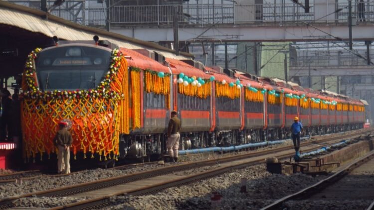सिर्फ 7.30 घंटे में पूरा होगा 13 घंटे का सफर, उदयपुर से डूंगरपुर, वडोदरा के रास्ते सूरत तक चलेगी नई वंदे भारत