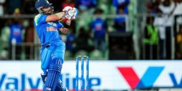 kapil dev praises virat kohli for crossing 15000 runs milestone in odi