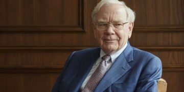 Warren Buffett ने छोड़ी बर्कशायर हैथवे के चेयरमैन की कुर्सी, 56 साल से संभाल रहे थे पद; अब कौन संभालेगा ट्रिलियन डॉलर कंपनी का साम्राज्य?