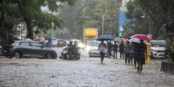 UP में बारिश कम होने के संकेत, इन राज्यों में तेज हवाएं और बरसात, बाढ़-लैंडस्लाइड का भी अलर्ट; मौसम का नया अपडेट जारी