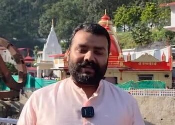 हनुमान अंश फिल्म की टीम कैंची धाम पहुंची:भिनेता शोभिनव सत्या ने बाबा नीब करौरी महाराज के दर्शन किए, सीएम ने फिल्म टैक्स फ्री की