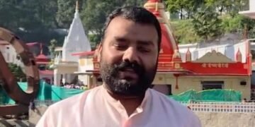 हनुमान अंश फिल्म की टीम कैंची धाम पहुंची:भिनेता शोभिनव सत्या ने बाबा नीब करौरी महाराज के दर्शन किए, सीएम ने फिल्म टैक्स फ्री की