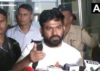 अभिजीत दिपके ने कहा- “दिल्ली पुलिस में इंसानियत नहीं, वे वर्दी पहने गुंडे हैं”, माता-पिता का भी सामने आया बयान