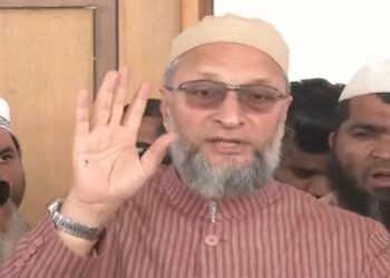 ‘बेगानी शादी में मेरा क्या काम’, ज्ञानेश कुमार के खिलाफ INDIA गठबंधन के विरोध मार्च से दूरी बनाने पर बोले ओवैसी