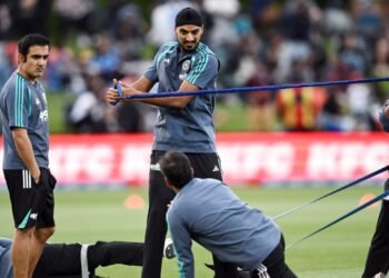 न्यूजीलैंड दौरे के लिए भारत तेज गेंदबाजी कवर की योजना बना रहा है, ऐसे में अर्शदीप सिंह को टेस्ट टीम में शामिल किए जाने की संभावना है