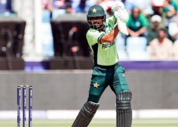 mike smith backs babar azam ahead of tri series final against sri lanka
