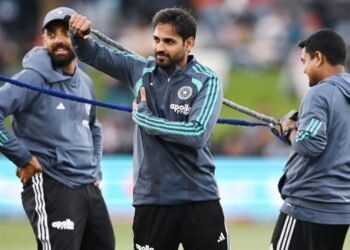 bhuvneshwar kumar faces pressure ahead of third t20i against new zealand