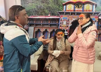 रानी मुखर्जी ने केदारनाथ और बद्रीनाथ धाम में किए दर्शन:सुख-शांति की कामना की, केदारनाथ में पूर्वजों की स्मृति में कराई पूजा