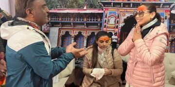 रानी मुखर्जी ने केदारनाथ और बद्रीनाथ धाम में किए दर्शन:सुख-शांति की कामना की, केदारनाथ में पूर्वजों की स्मृति में कराई पूजा