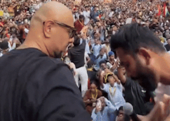 CJP के आंदोलन में शामिल हुए नसीरुद्दीन शाह:पुलिस परमिशन न मिलने के बाद भी पहुंचे, दीपके को गले लगाया; शबाना आजमी-विशाल ददलानी भी पहुंचे