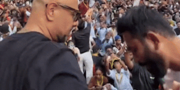 CJP के आंदोलन में शामिल हुए नसीरुद्दीन शाह:पुलिस परमिशन न मिलने के बाद भी पहुंचे, दीपके को गले लगाया; शबाना आजमी-विशाल ददलानी भी पहुंचे