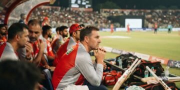PBKS के हेड कोच Ricky Ponting की बढ़ी चुनौती, जेम्स होप्स और ब्रैड हैडिन ने छोड़ा पद