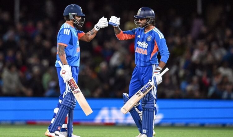 india beat new zealand by four wickets in second t20i at hagley oval