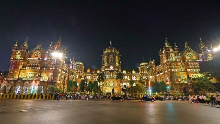 मुंबई CSMT स्टेशन पर 75 दिनों का मेगा ब्लॉक शुरू, 15 दिसंबर तक 8 ट्रेनों के शेड्यूल में बदलाव