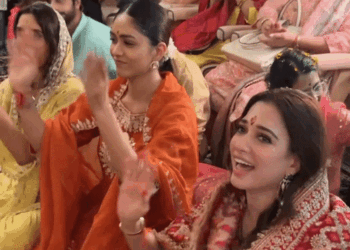 Tamannaah Bhatia & Mrunal Thakur at Mata Ki Chowki
