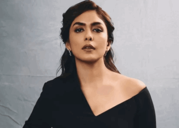Mrunal Thakur Slams Trolls | Defends Katrina Kaif & Kriti Sanon