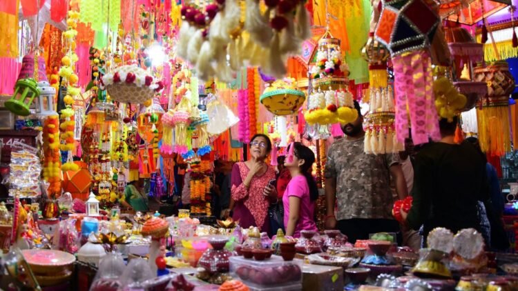 अमेजन-फ्लिपकार्ट जैसे प्लेटफॉर्म्स पर मिल रही भारी छूट, भारी टेंशन में छोटे दुकानदार