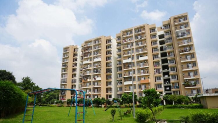 ”घरों की बिक्री पर सरकारों को जाता है 30-50% तक का टैक्स”, क्रेडाई अध्यक्ष बोले- किफायती घर बनाने में बिल्डर असमर्थ