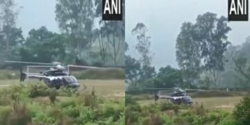 VIDEO: उड़ान के बीच रुद्रप्रयाग में अचानक हेलीकॉप्टर की हुई इमरजेंसी लैंडिंग, चालक दल समेत 6 लोग थे सवार
