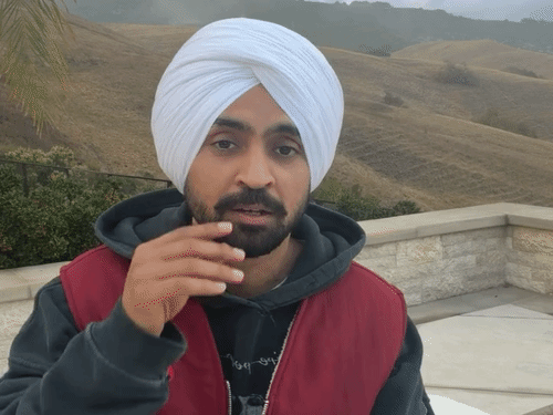 दिलजीत दोसांझ बोले- 30 को दिल्ली में मिलूंगा:लाइव आकर कहा- परमिशन मिल गई है, हवा में तीर मत चलाओ