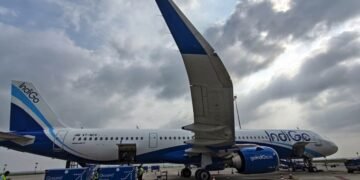 VIDEO: IndiGo फ्लाइट में इलेक्ट्रॉनिक डिवाइस से निकला धुआं, हैदराबाद में करानी पड़ी इमरजेंसी लैंडिंग