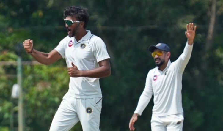 Jalaj Saxena ने Ranji Trophy में 35वीं बार 5 विकेट लेकर Bishan Singh Bedi की बराबरी की