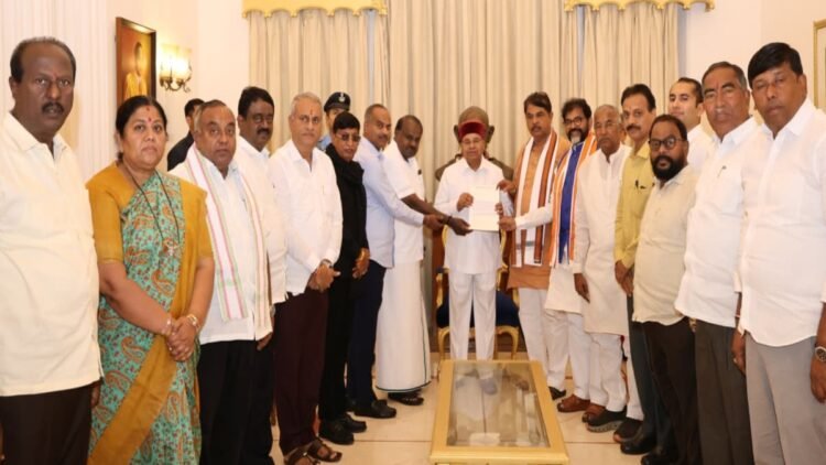 कर्नाटक में SIR को लेकर सियासी घमासान, BJP-JDS ने राज्यपाल से की कांग्रेस सरकार की शिकायत, सौंपा ज्ञापन