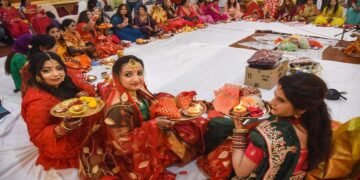 करवा चौथ पर पति-पत्नी दोनों रहेंगे घर, इस राज्य में पुरुषों को भी मिलेगी छुट्टी; CM ने किया ऐलान