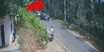 कार और बाइक की आमने-सामने की टक्कर में करीब 15 फीट हवा में उछल गया शख्स, VIDEO वायरल