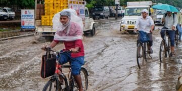 बिहार-छत्तीसगढ़ से लेकर हरियाणा-पंजाब तक आज भारी बारिश का अलर्ट, 60 किमी की स्पीड से चल सकती हैं तेज हवाएं
