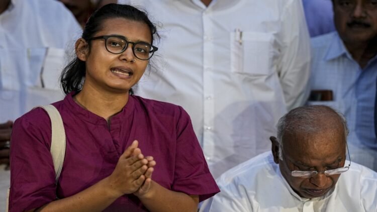 बांग्लादेश वाले बयान पर घिरीं नेहा बोरा, बीजेपी ने कहा- ‘भारत में लोकतंत्र को तबाह करने की साजिश’
