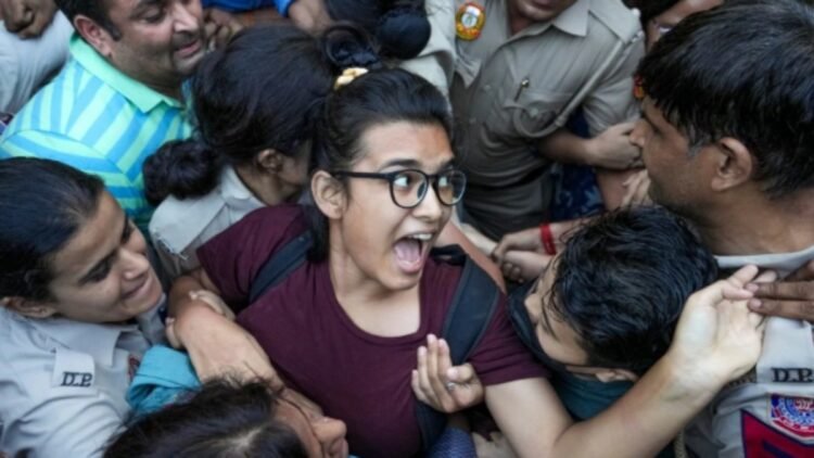 ‘हम पीस बॉन्ड पर साइन नहीं करेंगे’, दिल्ली HC से झटका मिलने के बाद नेहा बोरा का बड़ा बयान, जानें क्या कहा