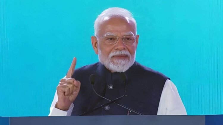 ब्लूमबर्ग फोरम में PM मोदी ने दुनिया को दिखाया विकास का नया रास्ता, कहा- तकनीक का असली लक्ष्य लाखों लोगों की क्षमता बढ़ाना