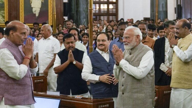 PM मोदी के सार्वजनिक जीवन के 25 साल पूरे, किस बीजेपी नेता ने क्या कहा? यहां पढ़ें