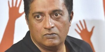 प्रकाश राज बोले- सरकार बदलेंगे, लेकिन लोकतांत्रिक तरीके से:कहा- हम बांग्लादेश या नेपाल नहीं हैं, तिरंगा मार्च से पहले हिरासत पर उठाए सवाल